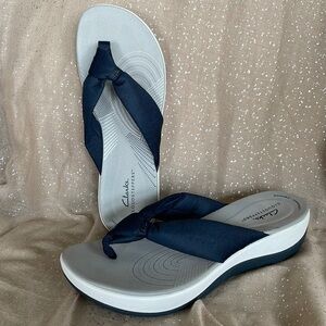 Brand New Clarks Cloudsteppers Blue Fabric Washable Cushion Soft Slides Sandals